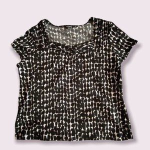Black and White Women’s top Size XXL